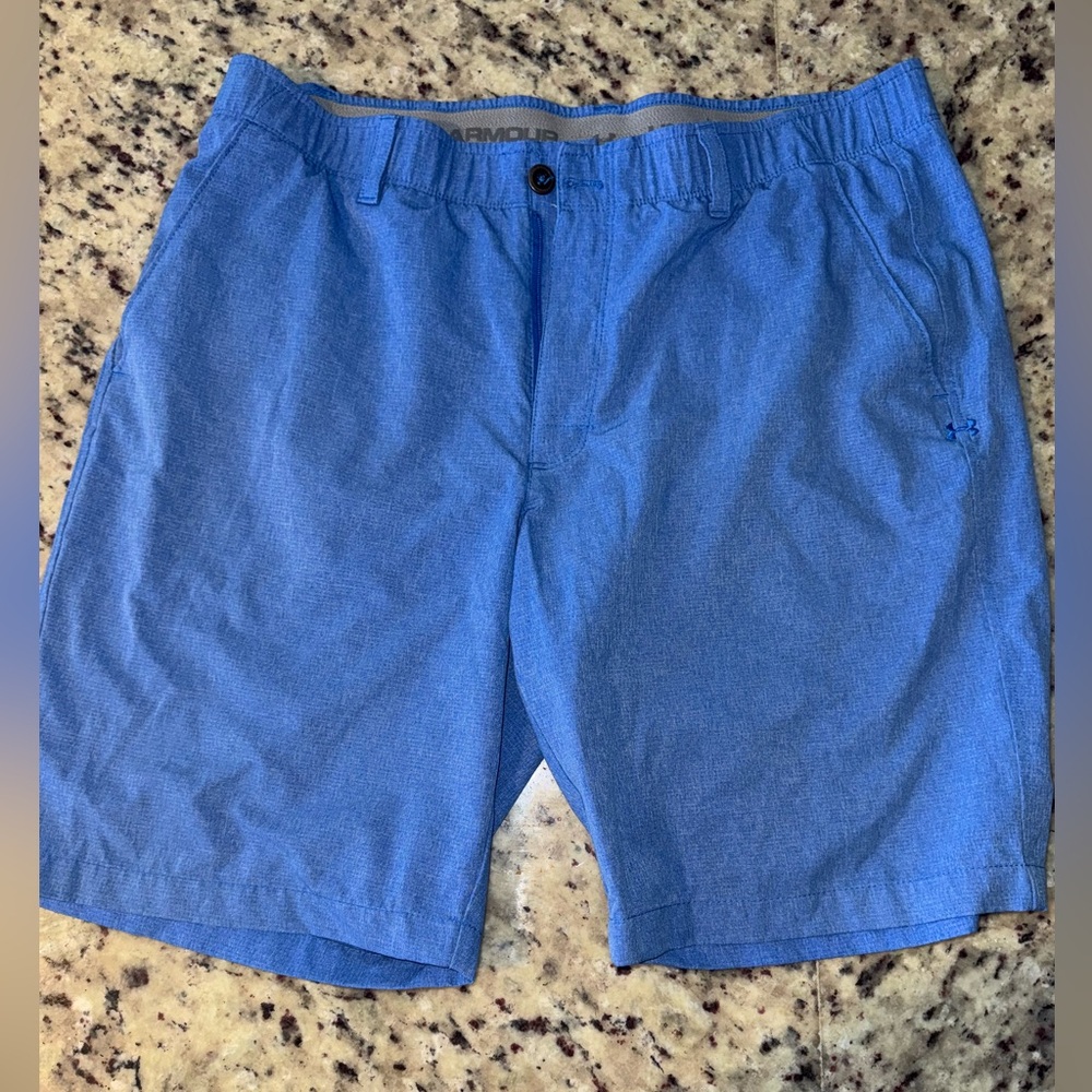Size 38 men’s Under Armor shorts